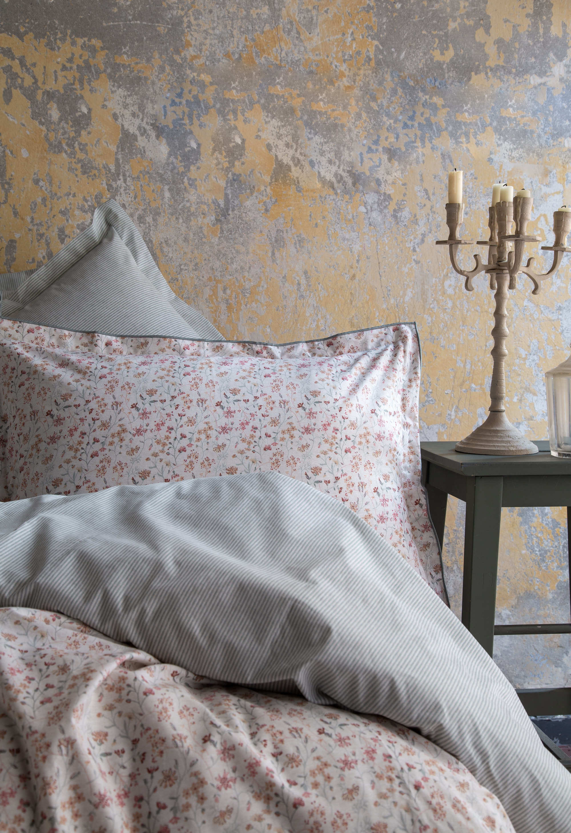 Miracle Blush Double Bedding Set view 2