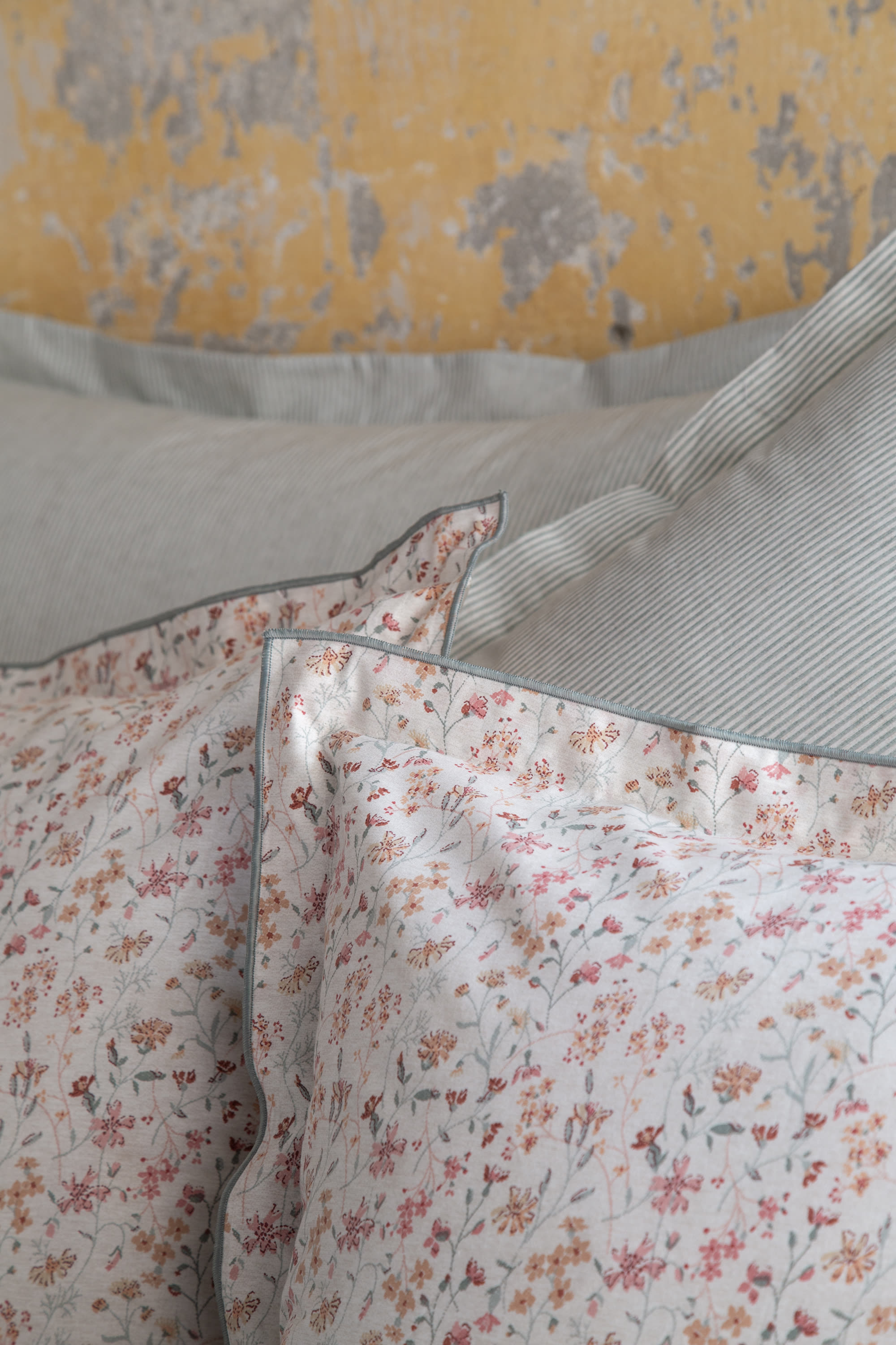 Miracle Blush Double Bedding Set view 6